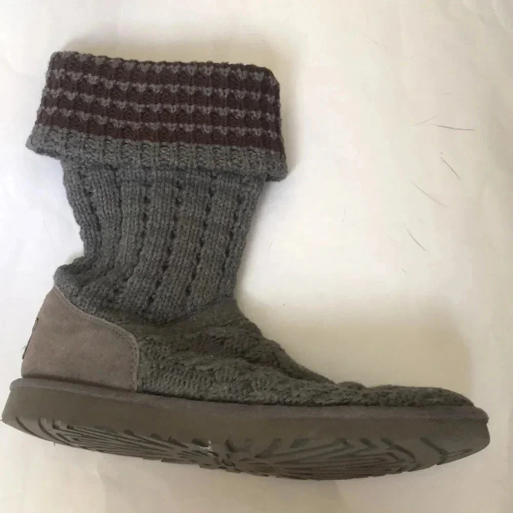 UGG Women’s Knit Sweater Boots Size 9